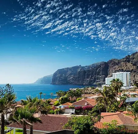 Bonito Delfin Amarillo By Paramount Holidays