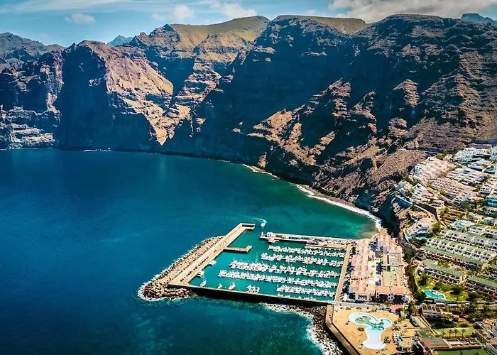 Delfin Amarillo-Los Gigantes-Acantilados Y Mar